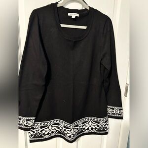 Women’s black & white tunic sweater size Large